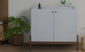 balcao branco com objetos em cima