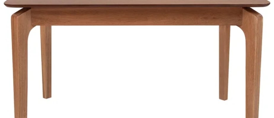 Cadeira com mesa de madeira: como combinar conforto, estilo e durabilidade em um só ambiente.