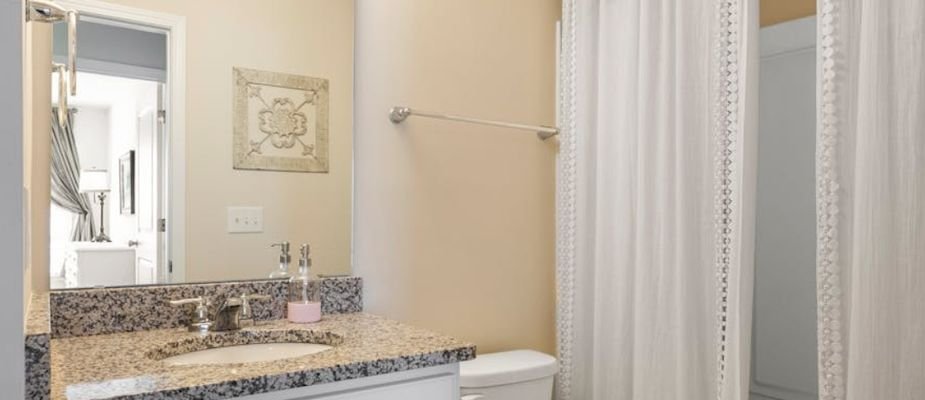 Banheiro pequeno decorado: ideias inteligentes para transformar espaços compactos